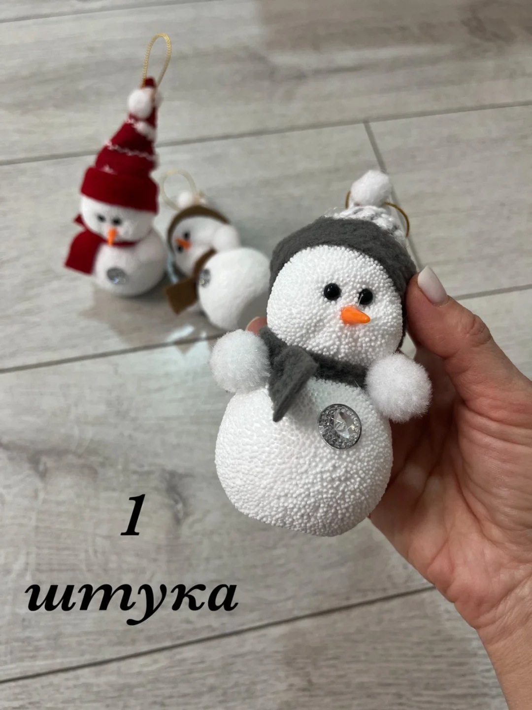 Серый елочные игрушки, новогодние украшения на елку: шишки, сапожок, снеговик