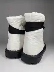 Дутики женские зимние