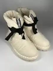 Бежевый дутики женские зимние
