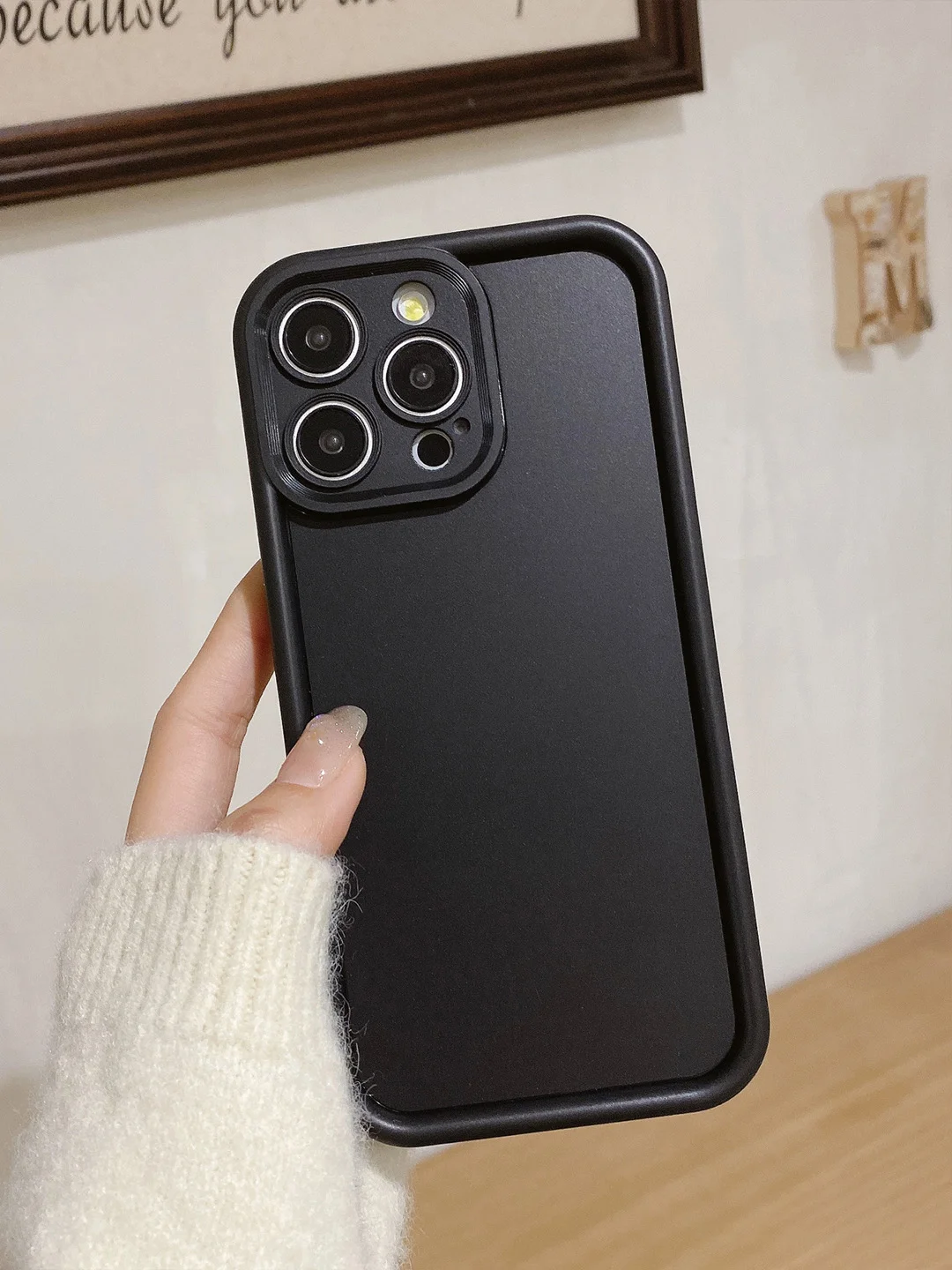 Черный чехол для iPhone 16/15/14/13/12/11/Pro/Max/Plus противоударный