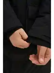 Черный утепленное пальто с капюшоном