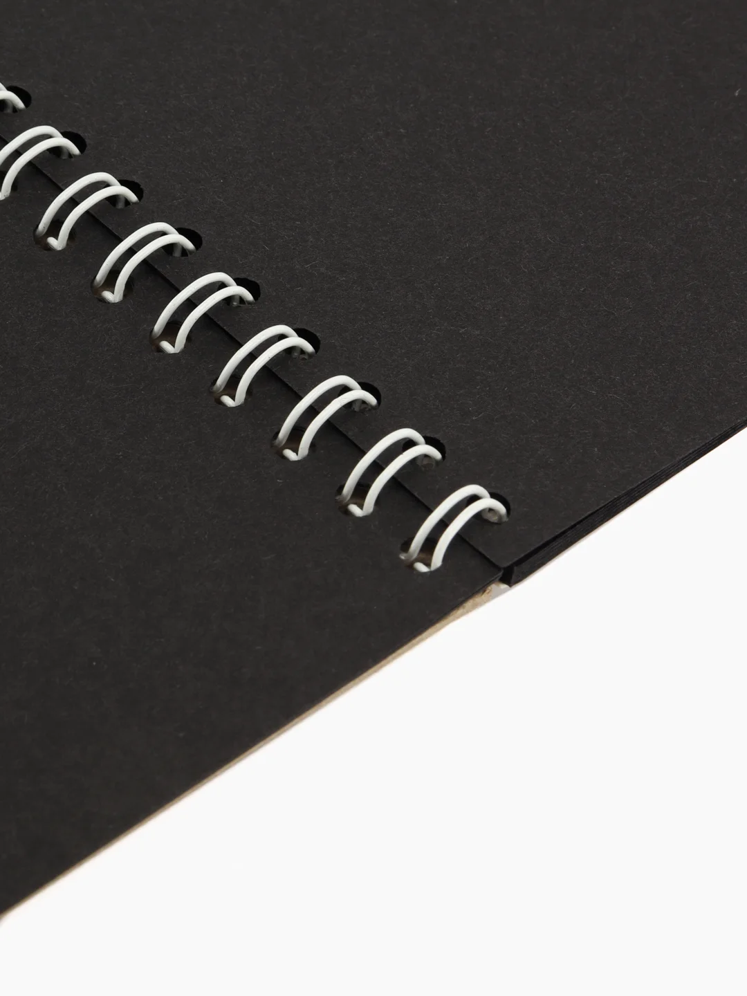 Черный блокнот-скетчбук SKETCHBOOK BLACK А5 20 листов на металлическом гребне