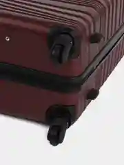 Бордовый пластиковый чемодан на колесах, с кодовым замком