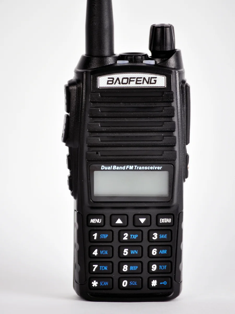 Портативная радиостанция Baofeng UV-82, 3 режима, 8 Вт / черная и радиус 10 км/ UHF VHF